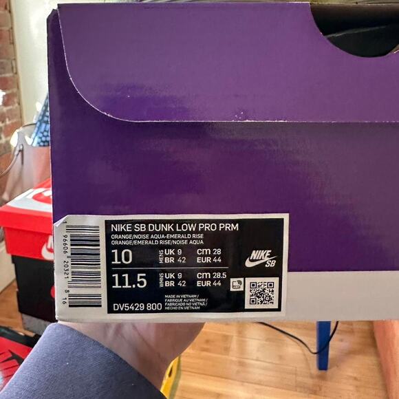 Nike SB Dunk Low Orange Emerald Rise - Picture 8 of 8